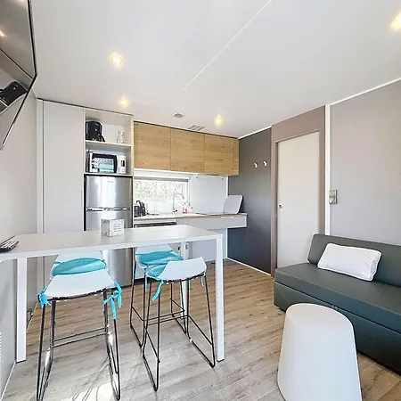 Holiday home Mobil-home Grand Confort, 200 M Plage, 4 Pers, 2 Chambres, 2 Sdb, Piscine, Parking - Fr-1-361a-38 Jullouville-les-Pins